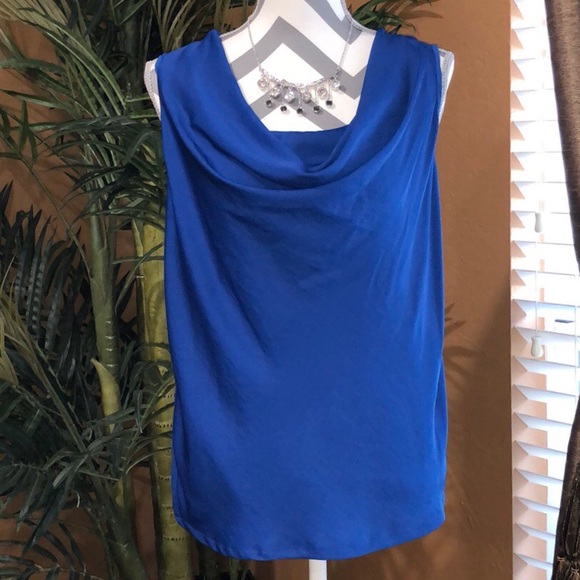 Tops - EUC Sleeveless Blouse
